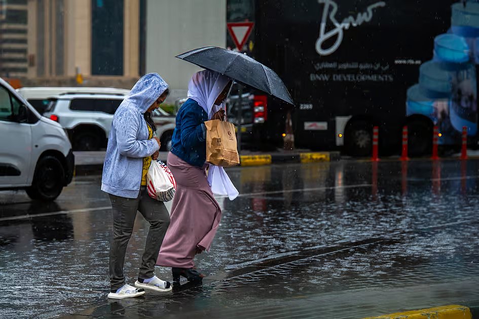 UAE weather tomorrow: Rains likely; Dubai temperatures to dip to 21ºC