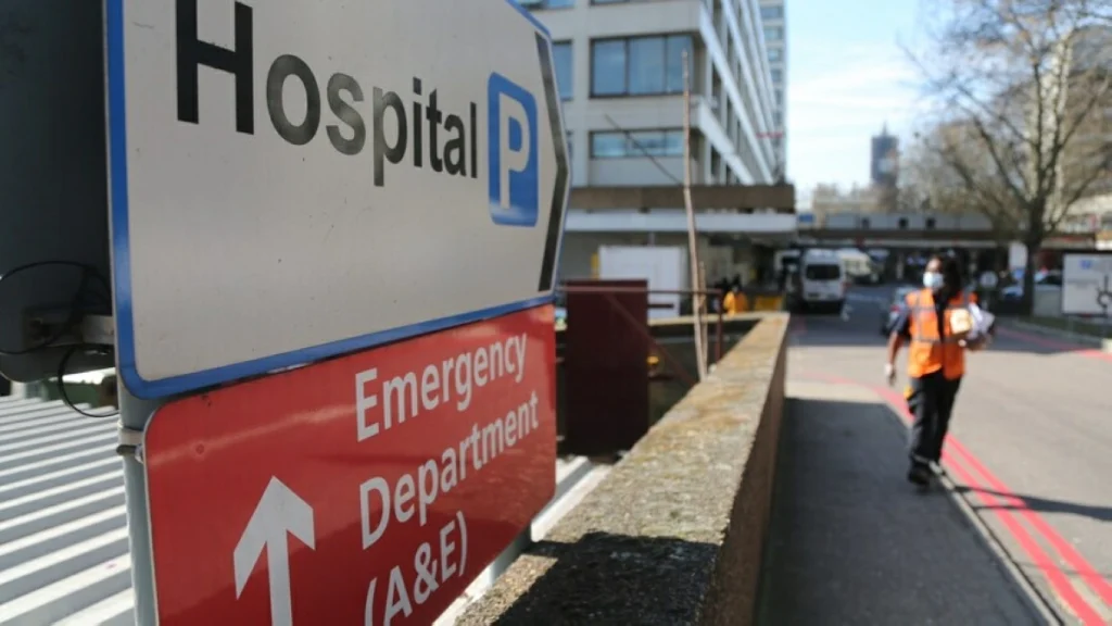UK cancer diagnoses hit record 400,000 a year, report warns