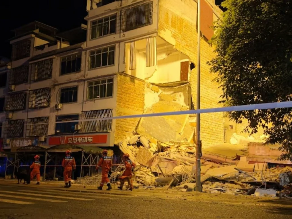 Thousands evacuate Chinese city as earthquake causes houses to collapse