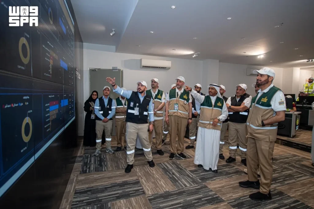 Hajj Minister visits operations center to assess Hajj operational preparedness