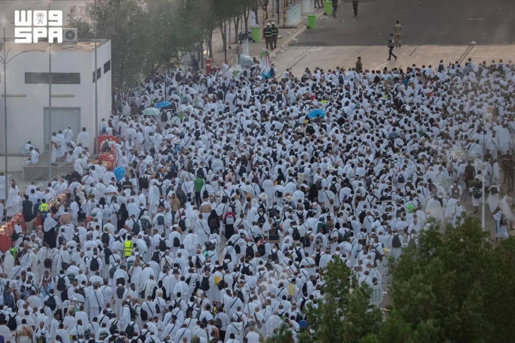 Pilgrims settle in Muzdalifah after departing from Arafat