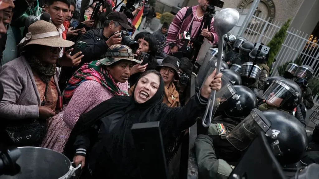 Bolivian president warns country at ‘breaking point’ after weeks of anti-government protests