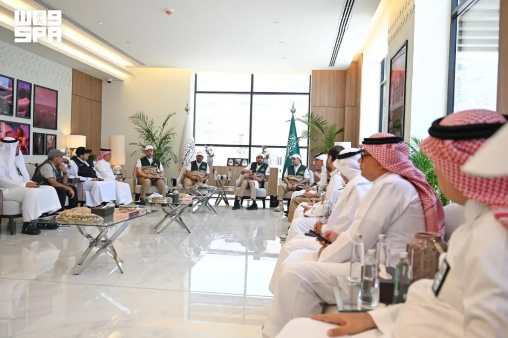 Minister Al-Rabiah discusses with officials of Hajj companies early preparations for next Hajj