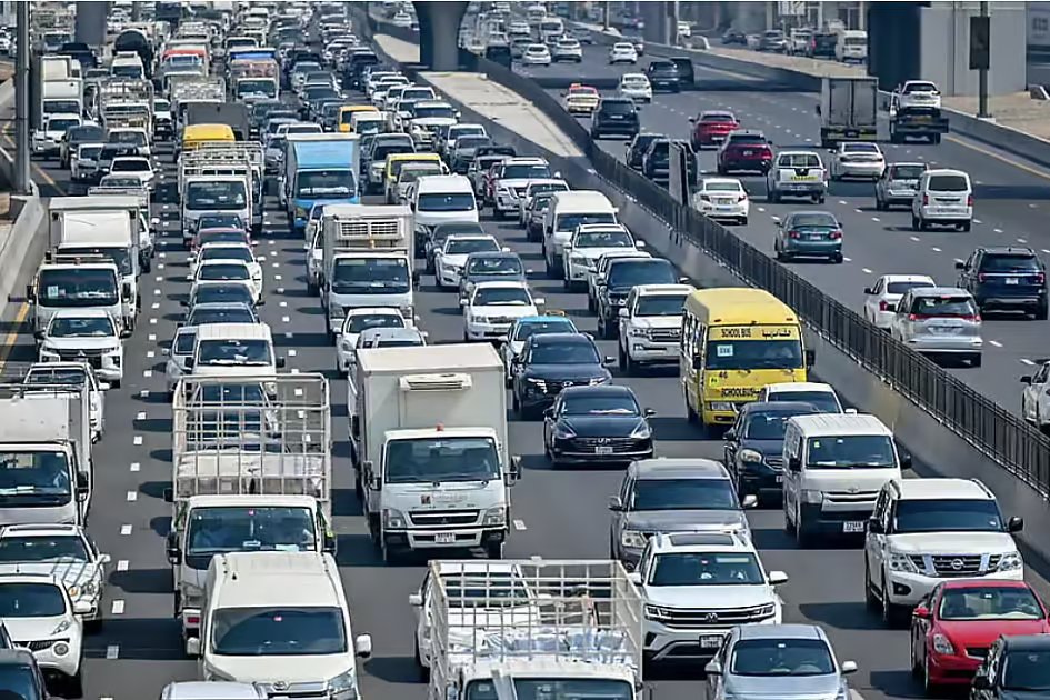 Dubai Police warn of traffic jam due to accident on Emirates Road