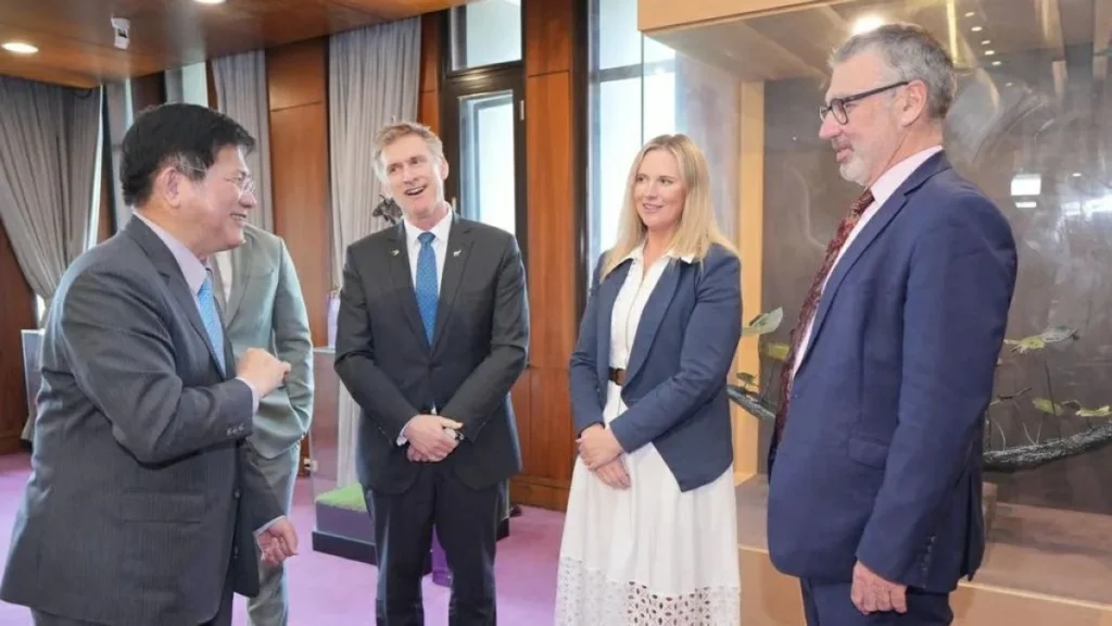 Beijing bans four New Zealand MPs over Taiwan visit