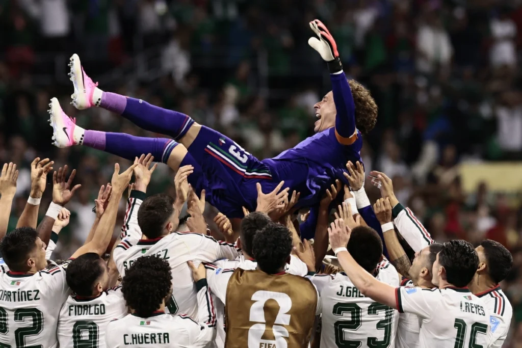 Ochoa receives emotional Azteca farewell in sixth World Cup appearance