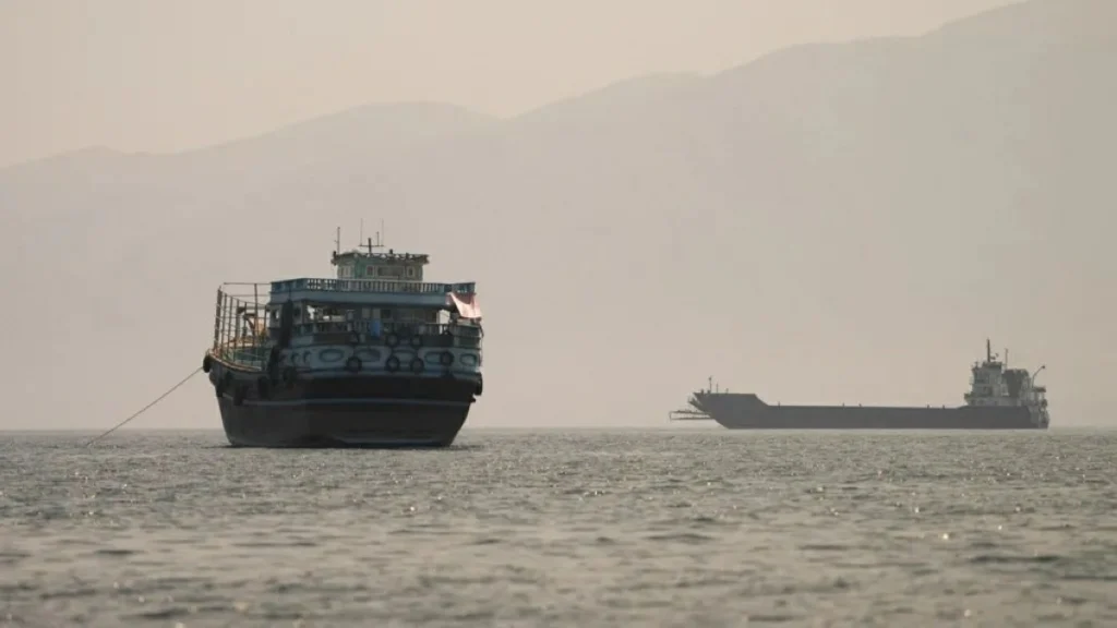 Iran and Oman hold first Hormuz talks as US-Iran deal stays on edge