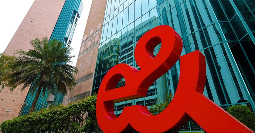 e& secures global leadership with world’s first commercial U6GHz network