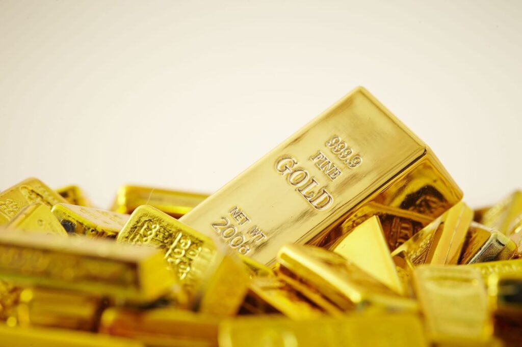 Gold faces biggest monthly drop since late 2008