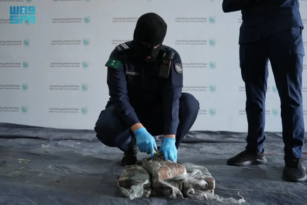 Saudi customs seize 1,210 prohibited items in one week across border crossings