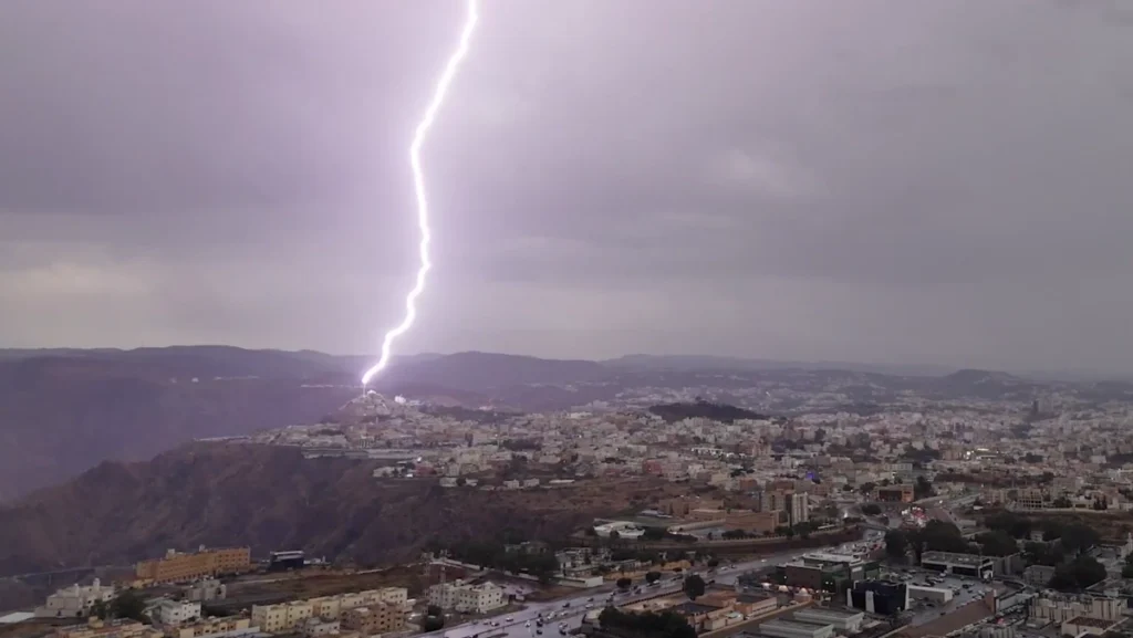 NCM forecasts continued thundery rain across several Saudi regions through week’s end