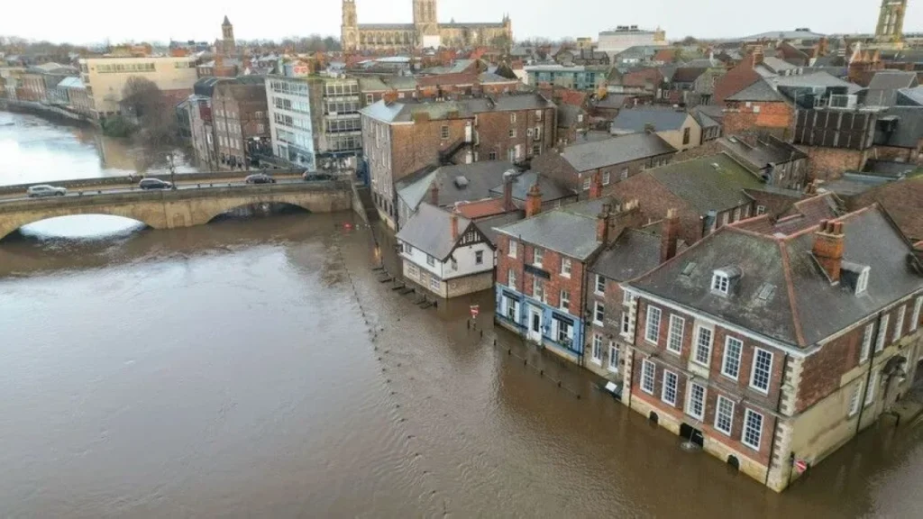 Storm Boelo batters UK, leaving thousands without power and disrupting travel